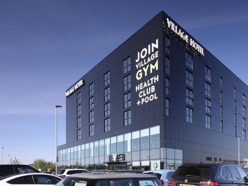 Village Hotel Basingstoke Bagian luar foto