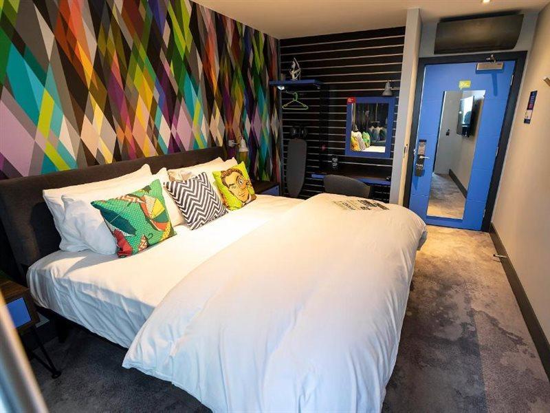 Village Hotel Basingstoke Bagian luar foto