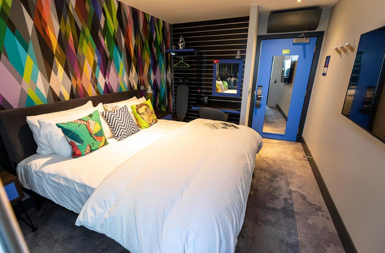 Village Hotel Basingstoke Bagian luar foto