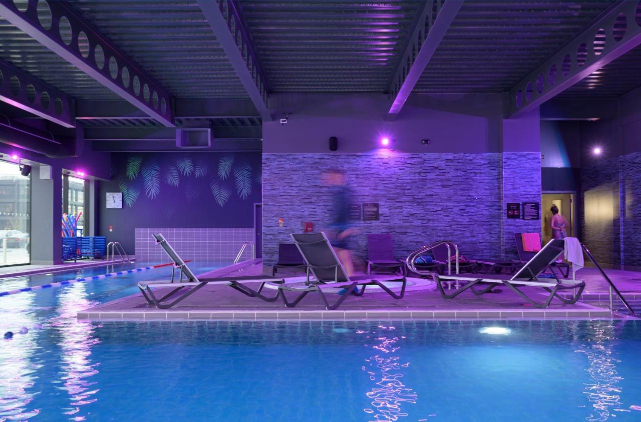 Village Hotel Basingstoke Bagian luar foto